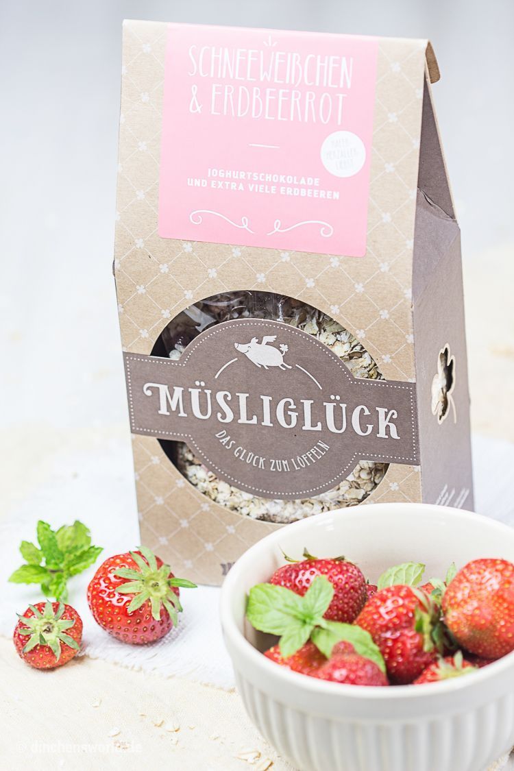 Müsli mit Erdbeeren, Joghurt und Minze