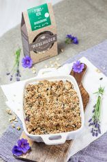 Rezept für Müsli-Crumble mit Brombeeren und Äpfeln