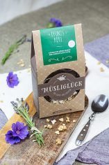 Rezept für Müsli-Crumble mit Brombeeren und Äpfeln