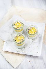 Rezept für Kokos-Creme mit Mango-Mousse und Schokomüsli