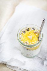 Rezept für Kokos-Creme mit Mango-Mousse und Schokomüsli