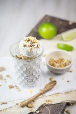 Rezept für Frozen Joghurt mit Limette und Honig-Crunch-Orangen-Müsli